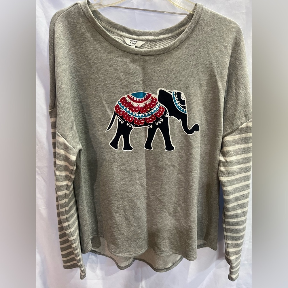 Crown and Ivy Gray Elephant Graphic Sweatshirt